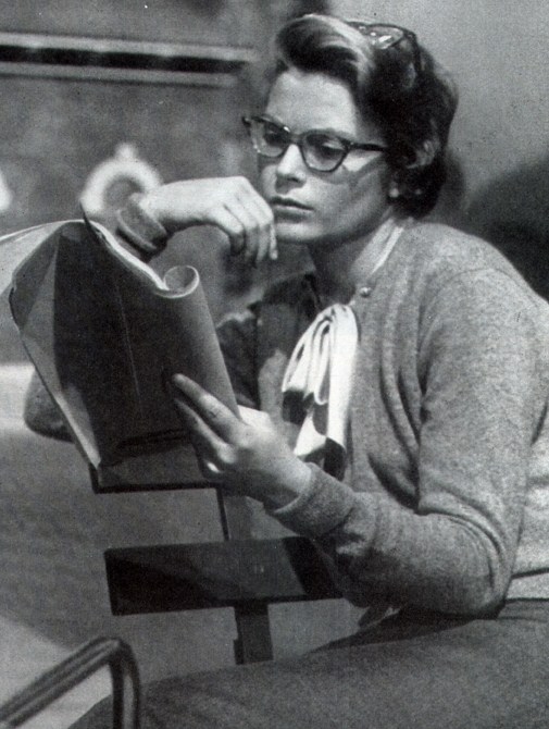 grace-kelly-reading