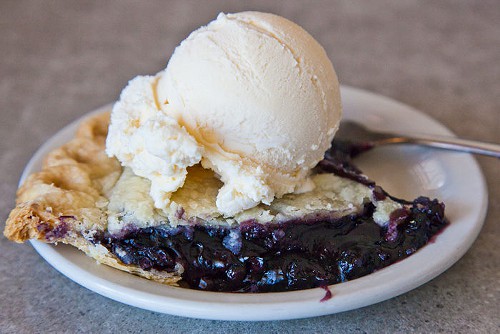 blueberry pie a la mode